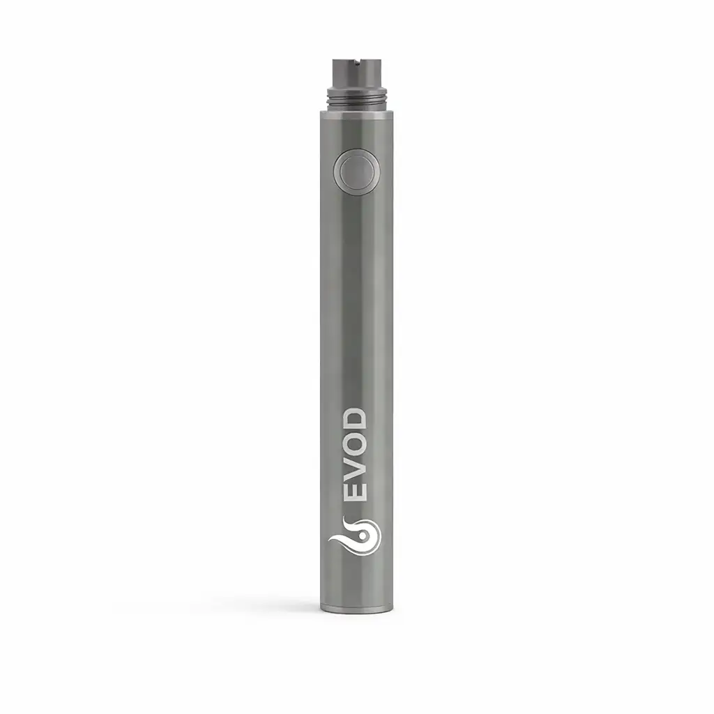 Batería 510 para Vape y Wax 5to eVod 1100mAh 3 Pluma de wax armada usando la batería 5to eVod conectada a un cartucho 510 transparente.